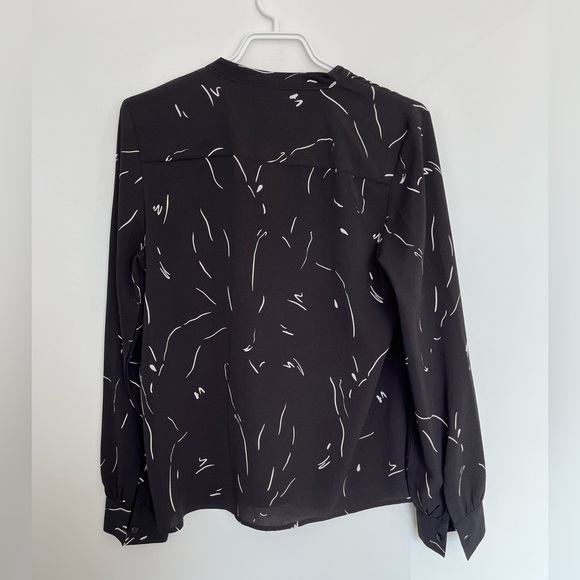 Aware by vero mode Black and White Women's Blouse size small - Picture 5 of 5